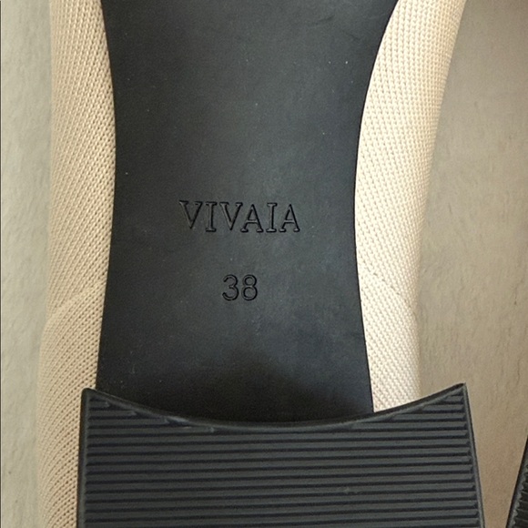 Vivaia | Julie Pro Almond Cap Toe Chunky Block Heels Beige/Black (EU 38) - Picture 14 of 16